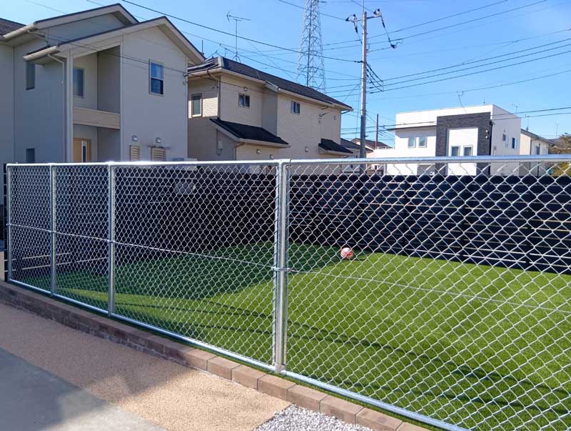 群馬外構太田市庭人工芝とフェンス