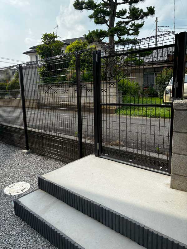 太田市メッシュフェンス、ブロック階段