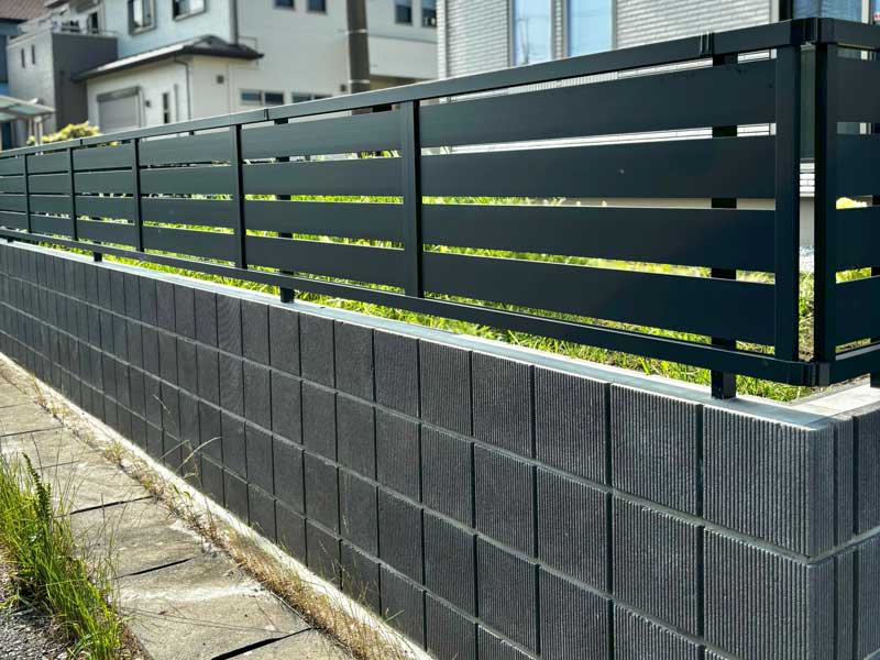 かっこいい目隠しフェンスブロックデザイン外構羽生市