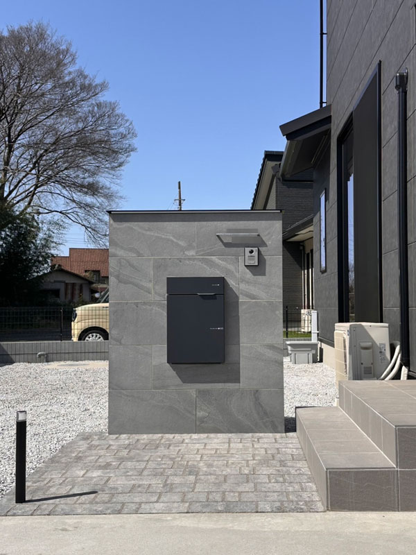 群馬太田市外構タイル門柱施工例