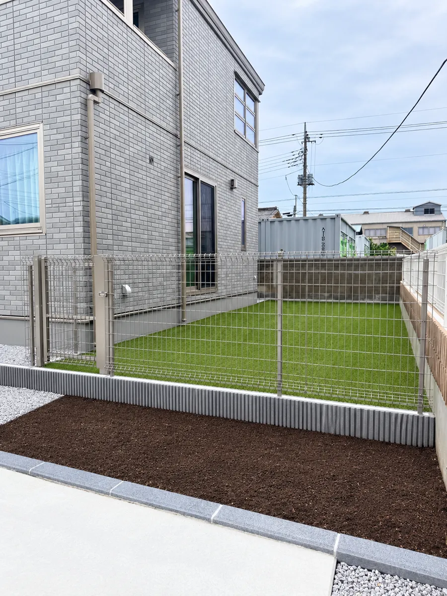 太田市外構花壇と人工芝