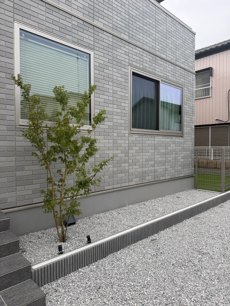 太田市エクステリア植栽と砂利